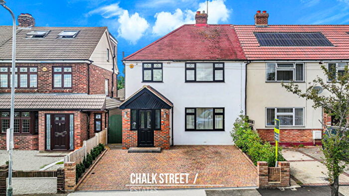 3 Bedroom End Of Terrace House For Sale In Bevan Way, Hornchurch, RM12