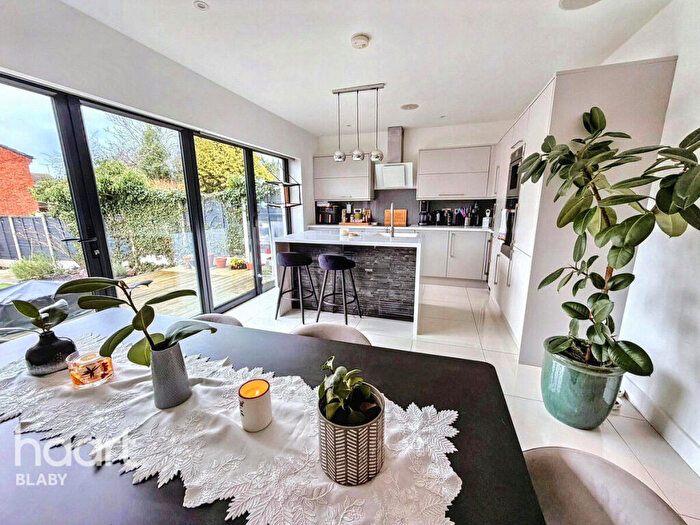 3 Bedroom Semi Detached House For Sale In Grange Drive, Leicester, LE2