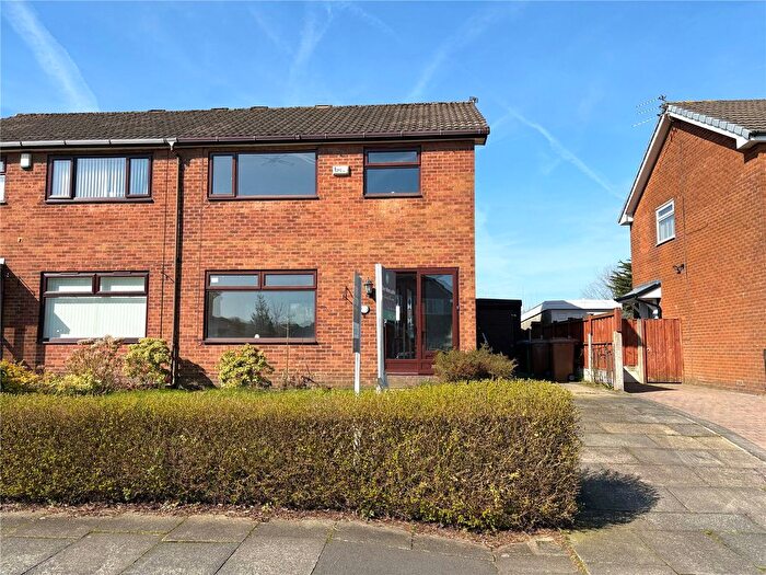 3 Bedroom Semi-Detached House For Sale In Shaftesbury Drive, Heywood, Greater Manchester, OL10