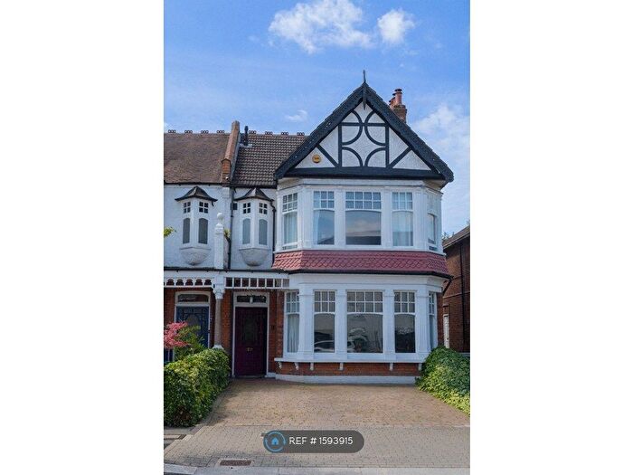 3 Bedroom Semi-Detached House To Rent In Granville Road, London, N12