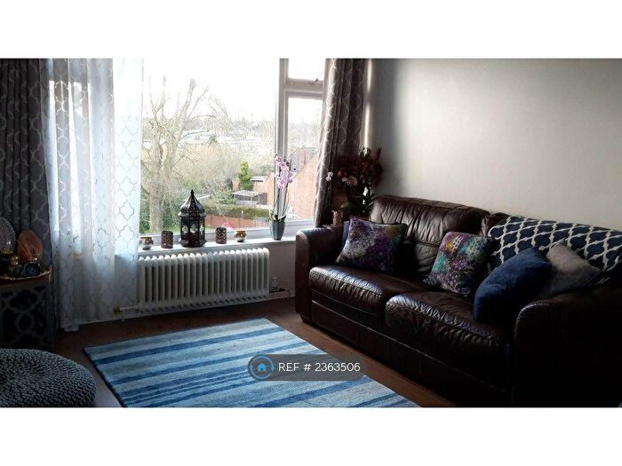 2 Bedroom Flat To Rent In Plantation Road, Amersham, HP6