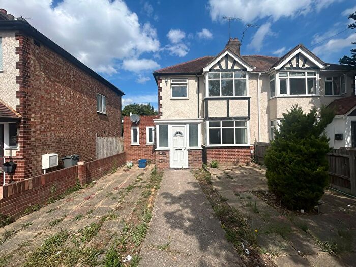 4 Bedroom Semi-Detached House To Rent In Bedfont Lane, TW14