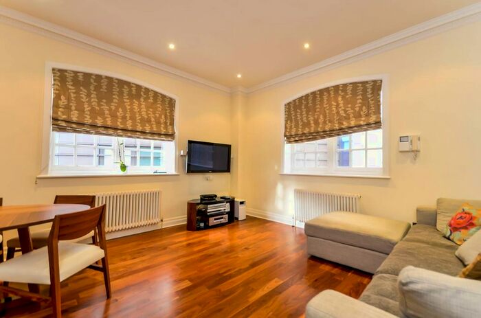 3 Bedroom Flat To Rent In Tooley Street, London Bridge, London, SE1