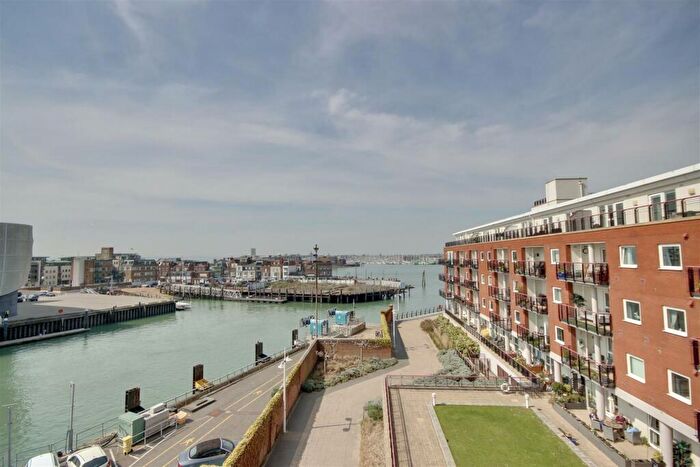 2 Bedroom Flat For Sale In Gunwharf Quays, Portsmouth, PO1