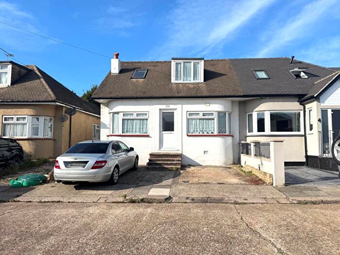 5 Bedroom Bungalow To Rent In Hillway, London, NW9