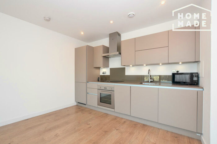 1 Bedroom Flat To Rent In Legacy Tower, , Great Eastern Road, E15