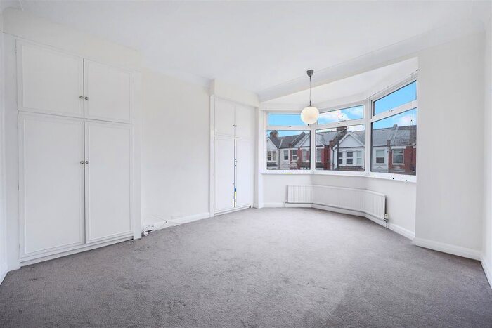 3 Bedroom Flat To Rent In Chandos Road, Willesden Green, NW2