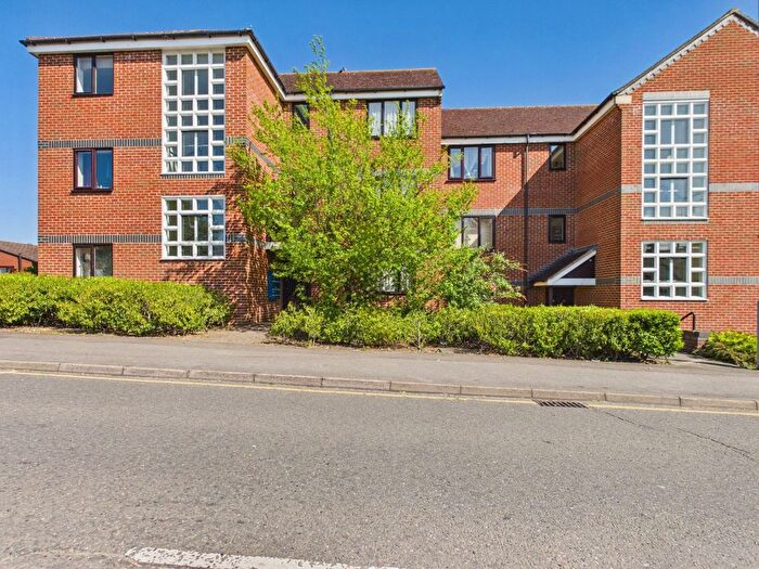 2 Bedroom Flat For Sale In St. Laurence Way, Slough, Berkshire, SL1