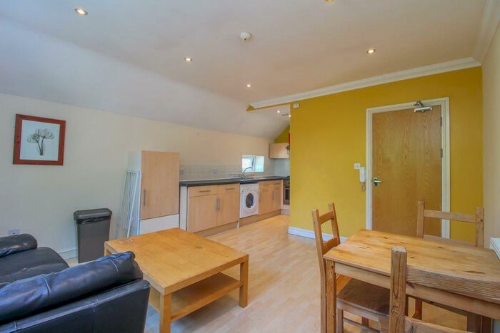 2 Bedroom Flat To Rent In Richmond Road, Roath, Cardiff, CF24