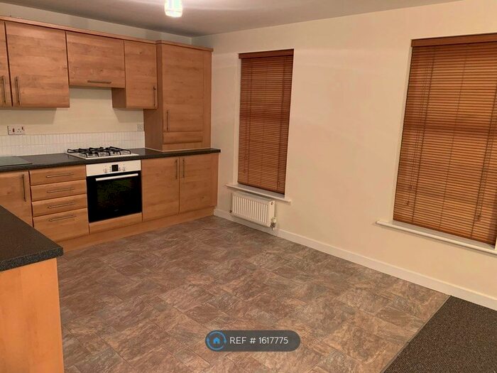 2 Bedroom Flat To Rent In Brierley, Barnsley, S72