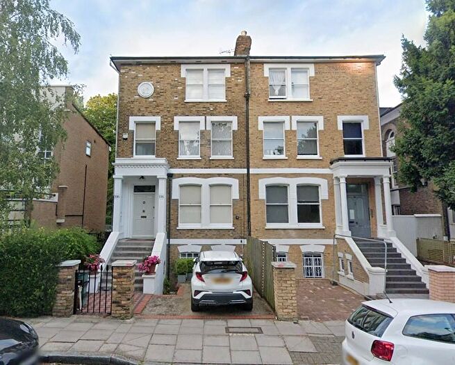 Studio To Rent In Hazellville Road, London, N19