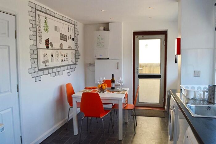 6 Bedroom Semi-Detached House To Rent In A Pen Park Road, Bristol, BS10