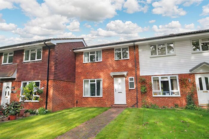 3 Bedroom Property To Rent In Chester Close, Dorking, RH4
