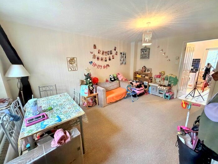 2 Bedroom Property To Rent In Nutmeg Close, Canning Town, E16