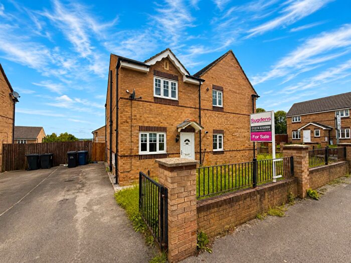 2 Bedroom Semi-Detached House For Sale In Rowantree Drive, Thorpe Edge, Bradford, BD10