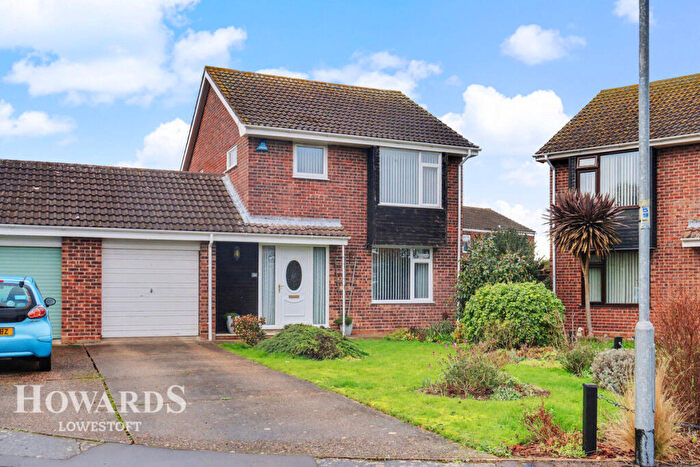 3 Bedroom Detached House For Sale In Yarrow Drive, Lowestoft, NR33
