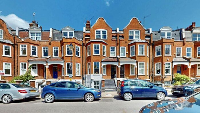 2 Bedroom Flat For Sale In Hillside Gardens, Highgate, N6