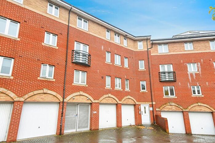 2 Bedroom Flat For Sale In Saltash Road, Swindon, SN2