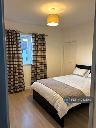 3 Bedroom Flat To Rent In Craigievar Crescent, Aberdeen, AB10