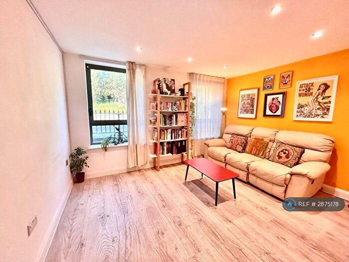 1 Bedroom Flat To Rent In River View Court, Bath, BA1
