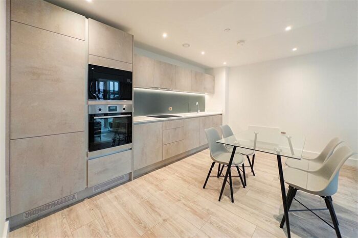 2 Bedroom Apartment To Rent In The Blade, M15