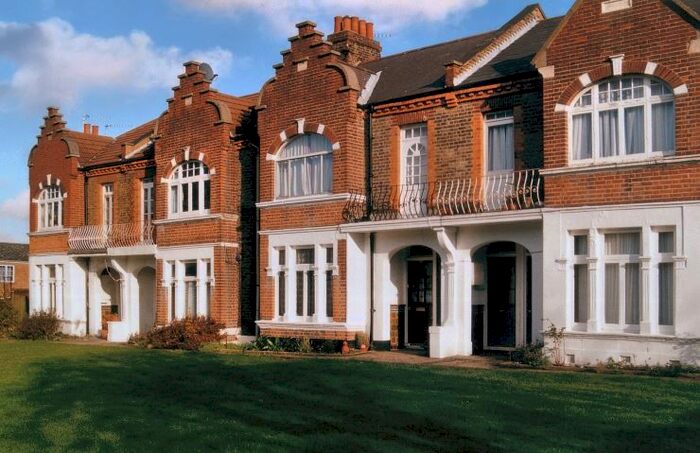 2 Bedroom Flat To Rent In Bedford Hill, Balham, SW12