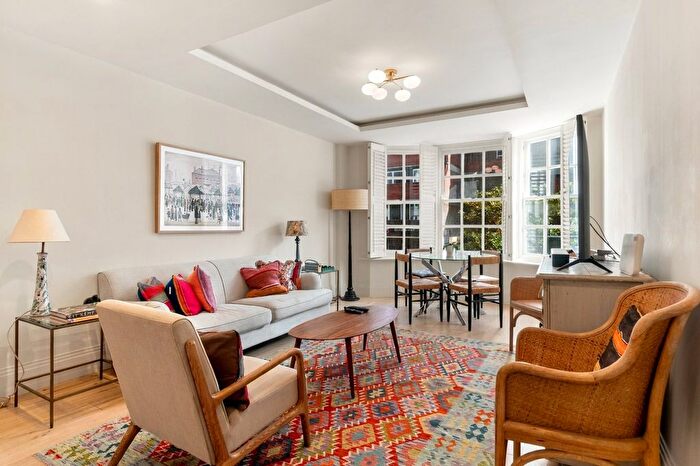 2 Bedroom Flat To Rent In Queensway, Bayswater, London, W2
