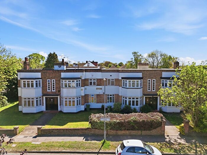 2 Bedroom Flat For Sale In Little Gaynes Lane, Grove Court Little Gaynes Lane, RM14