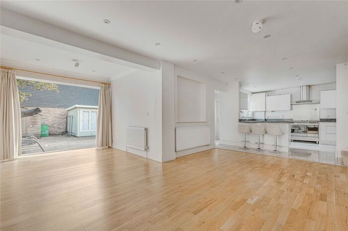4 Bedroom Property To Rent In Rowditch Lane, Battersea Park, SW11