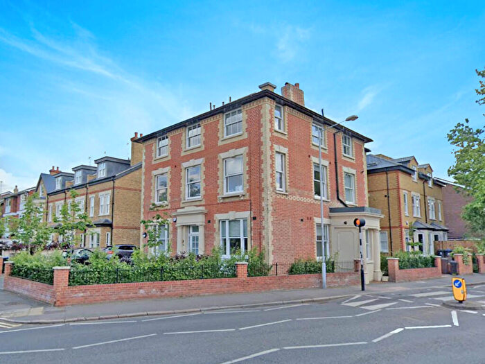 1 Bedroom Apartment For Sale In Alexandra Court, Park Road, Kingston Upon Thames, KT2