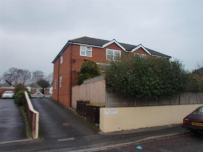 2 Bedroom Flat To Rent In Christchurch, Dorset, BH23