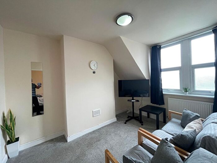 1 Bedroom Flat To Rent In Station Road, Manor Park, E12