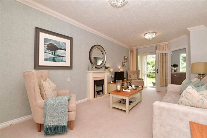 2 Bedroom Flat For Sale In Garland Road, East Grinstead, West Sussex, RH19