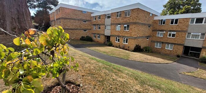4 Bedroom Flat To Rent In Flat, The Cedars, Hazelwood Road, Bristol, BS9