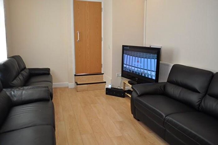 8 Bedroom House To Rent In Bed, Pentyrch Street, CF24