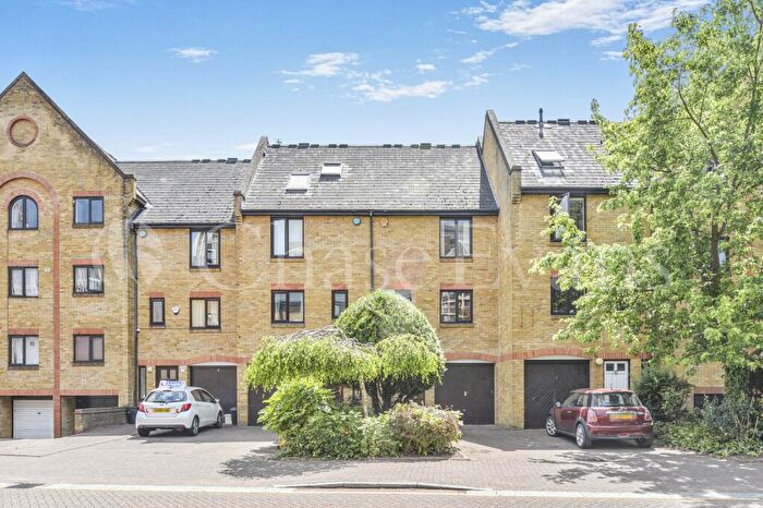 3 Bedroom Terraced House To Rent In Kennet Street, Wapping, London, E1W