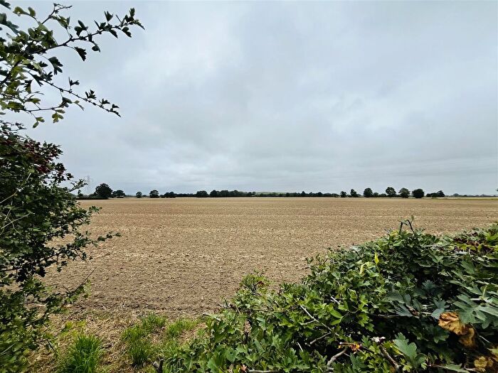 3 Bedroom Semi-detached Bungalow For Sale In Kingston Drive, Hambleton, Selby, YO8