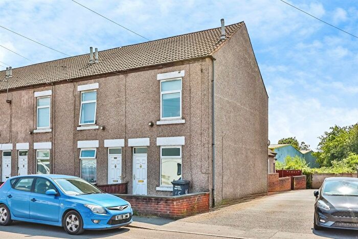 3 Bedroom End Of Terrace House For Sale In Hallam Fields Road, Ilkeston, DE7