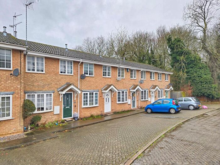2 Bedroom Terraced House For Sale In Farm Close, Ampthill, Bedfordshire, MK45