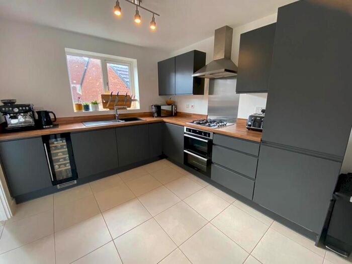 3 Bedroom Property To Rent In Honeysuckle Lane, Warwick, CV34