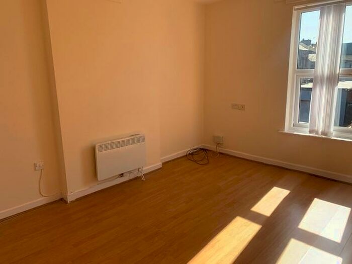 1 Bedroom Apartment To Rent In Carisbrooke Road, L4