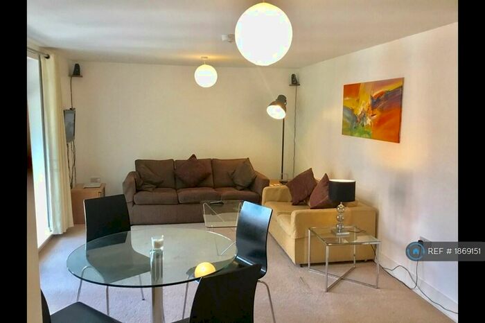 2 Bedroom Flat To Rent In St. Marks Close, High Wycombe, HP13