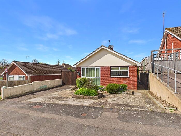 3 Bedroom Detached Bungalow For Sale In Chatsworth Avenue, Tuffley, Gloucester, GL4