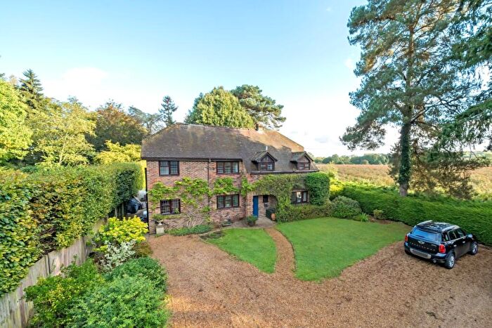 4 Bedroom Detached House To Rent In Station Lane Enton, GU8