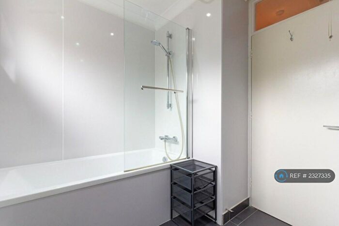 1 Bedroom Flat To Rent In Ferris Road, London, SE22