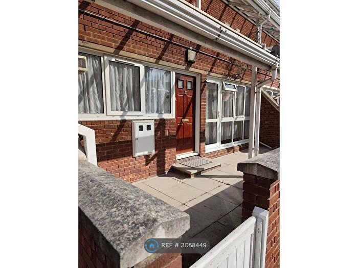 2 Bedroom Flat To Rent In Schofield Walk, London, SE3