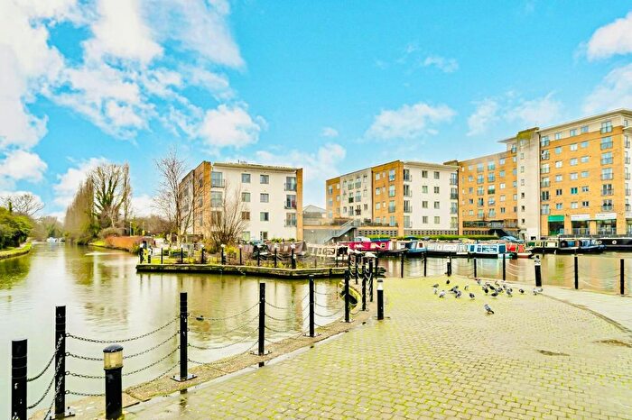 2 Bedroom Flat For Sale In Taywood Road, Northolt, UB5