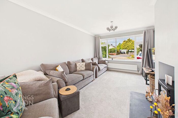 3 Bedroom Chalet For Sale In Salhouse Road, Rackheath, Norwich, NR13