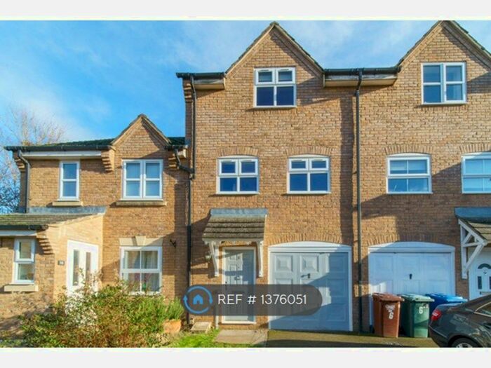 3 Bedroom Terraced House To Rent In Clover Mead, Bicester, OX26