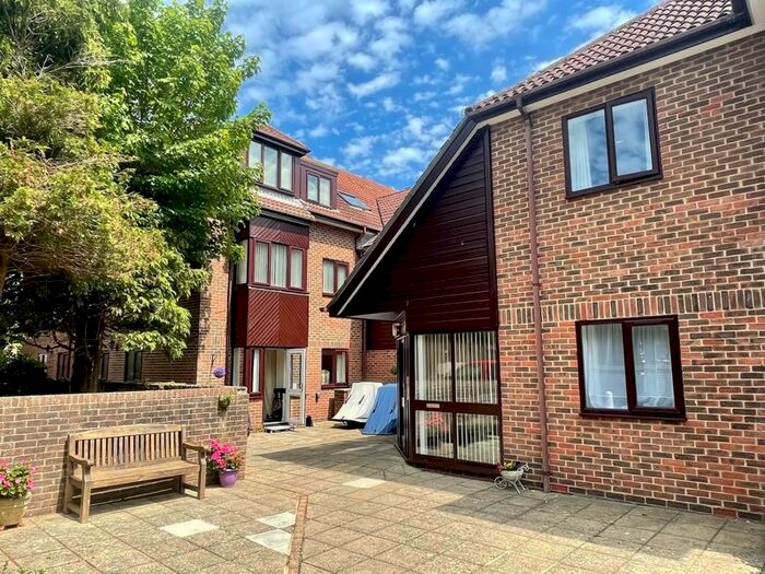 1 Bedroom Flat To Rent In Station Road, Hayling Island, PO11